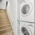 New! Cozy Apt In Center City!