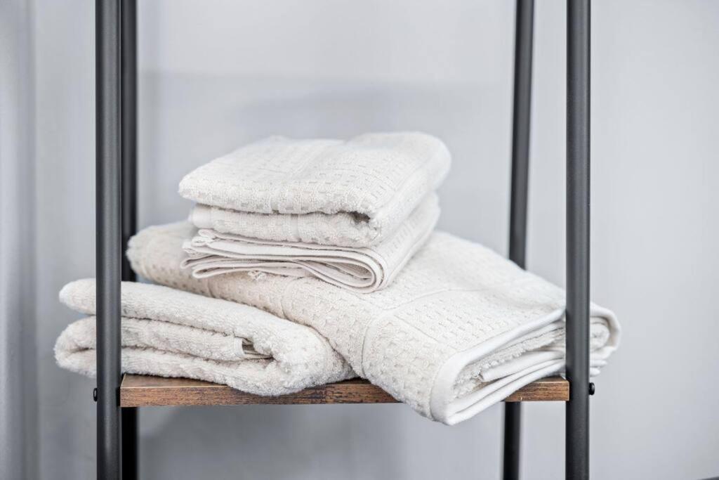 New! Cozy In Center City! *
